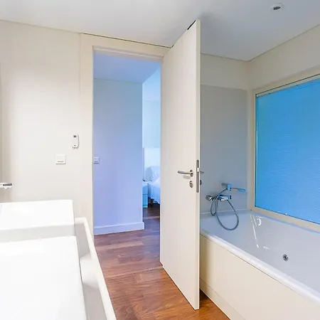 Villa Sleeps 8 With Pool And Air Con *