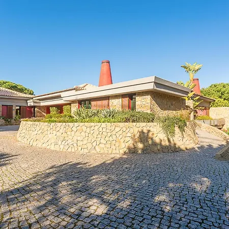 Sleeps 8 With Pool And Air Con