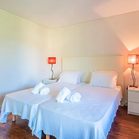 Sleeps 8 With Pool And Air Con Villa *