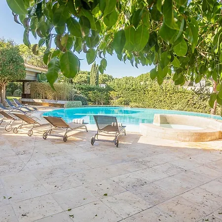 Villa Sleeps 8 With Pool And Air Con Vilamoura