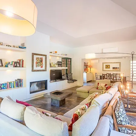 Villa Sleeps 8 With Pool And Air Con