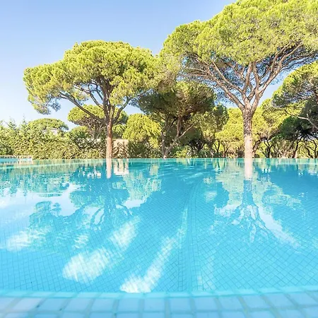 Villa Sleeps 8 With Pool And Air Con