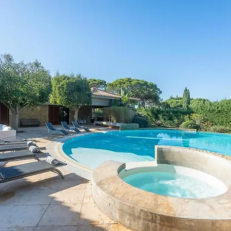 Sleeps 8 With Pool And Air Con *