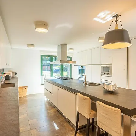 Sleeps 8 With Pool And Air Con Villa