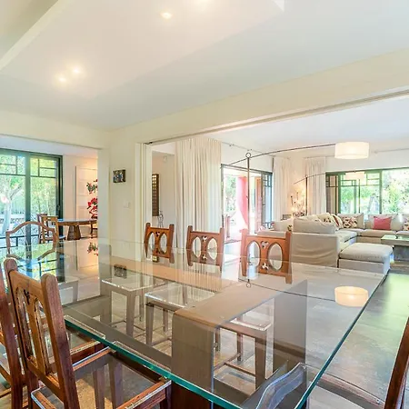 Villa Sleeps 8 With Pool And Air Con Vilamoura