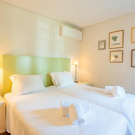 Villa Sleeps 8 With Pool And Air Con Vilamoura