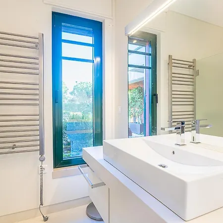 Villa Sleeps 8 With Pool And Air Con *