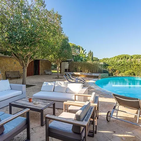 Sleeps 8 With Pool And Air Con Villa *